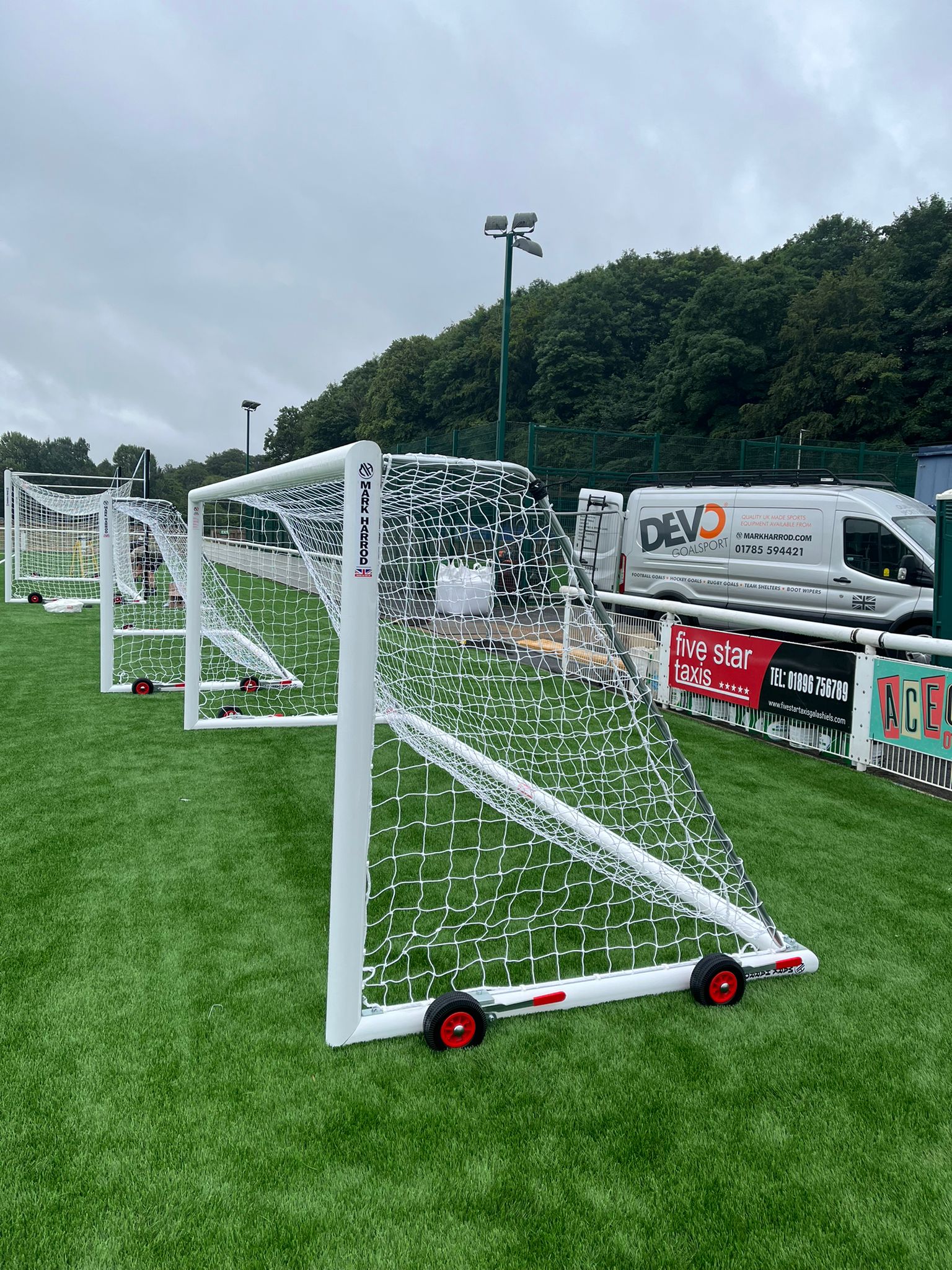 2x Free-standing 7-a-side Mini Soccer Goals - Image 3
